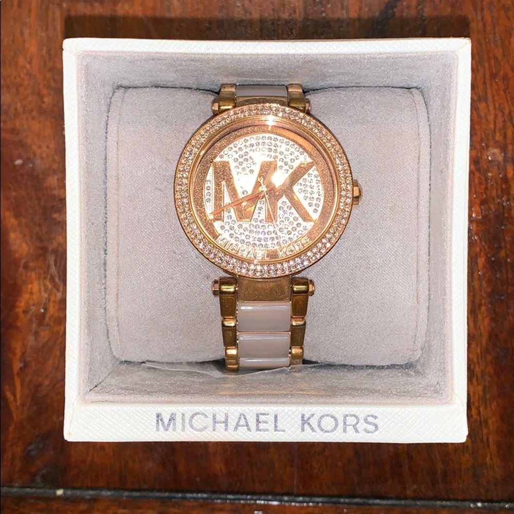 Women’s Micheal Kors rose gold watch.